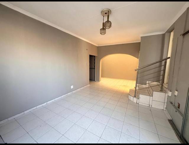 6 BEDROOM HOUSE FOR SALE IN LAUDIUM